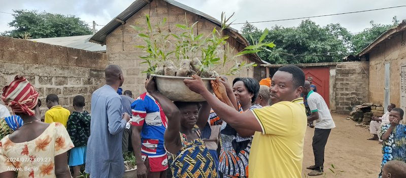 Remise de plants à Takpatchiomè Godohou